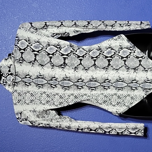 Pretty Liitle Thing bodysuit - Picture 5 of 7